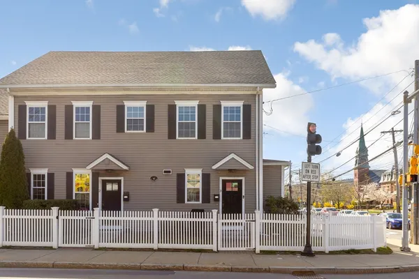 $3,900 | 42 Lexington Street, Unit 3, Waltham, MA 02451