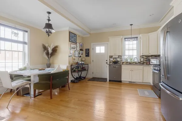 $3,900 | 42 Lexington Street, Unit 3, Waltham, MA 02451