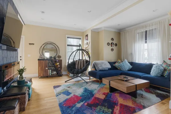 $3,900 | 42 Lexington Street, Unit 3, Waltham, MA 02451