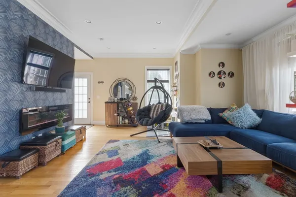 $3,900 | 42 Lexington Street, Unit 3, Waltham, MA 02451