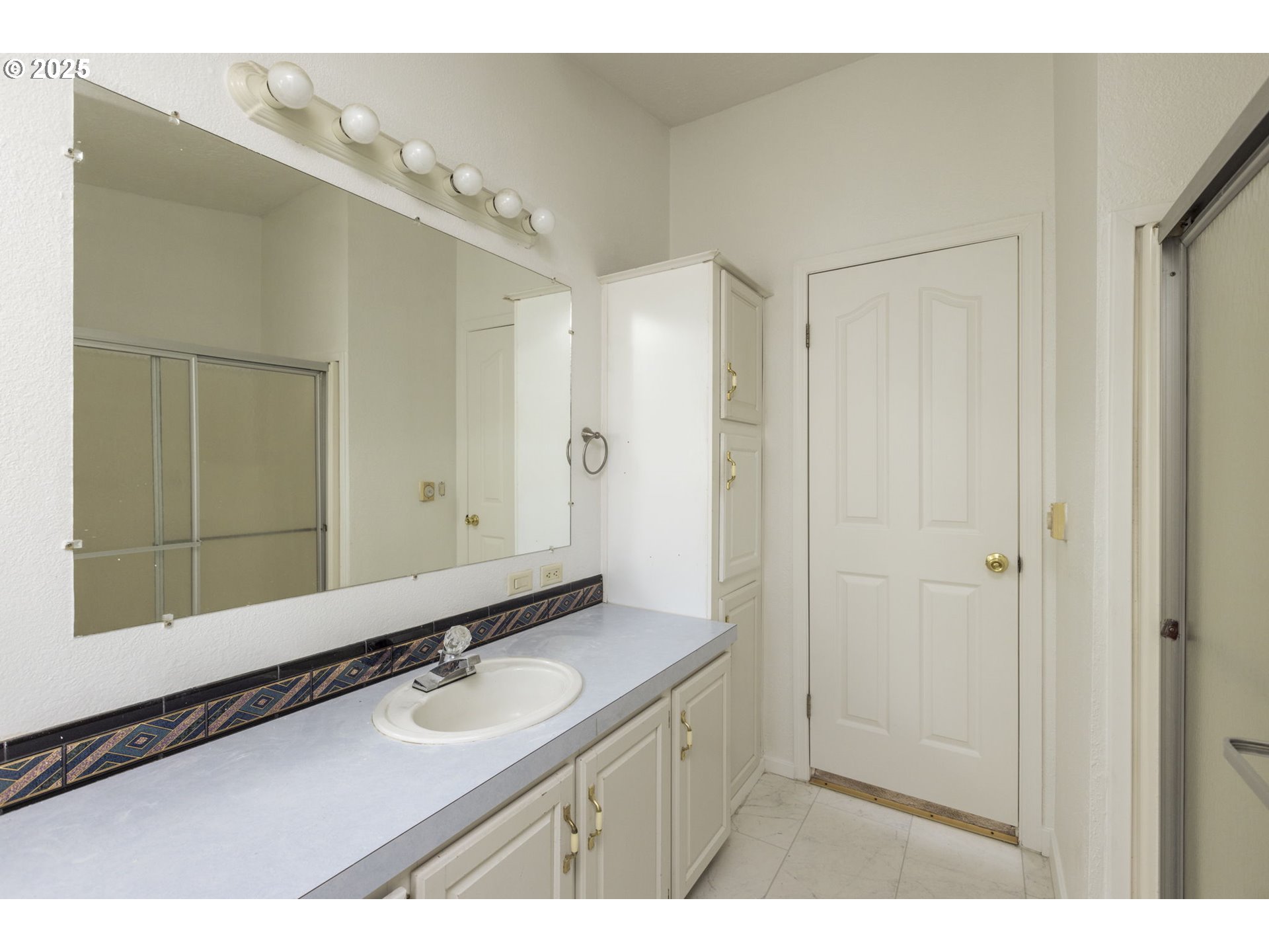 1949 Southeast Palmquist Road, Unit 80 Gresham, OR 97080 - Photo 19 of 35 a bathroom with a sink and a mirror