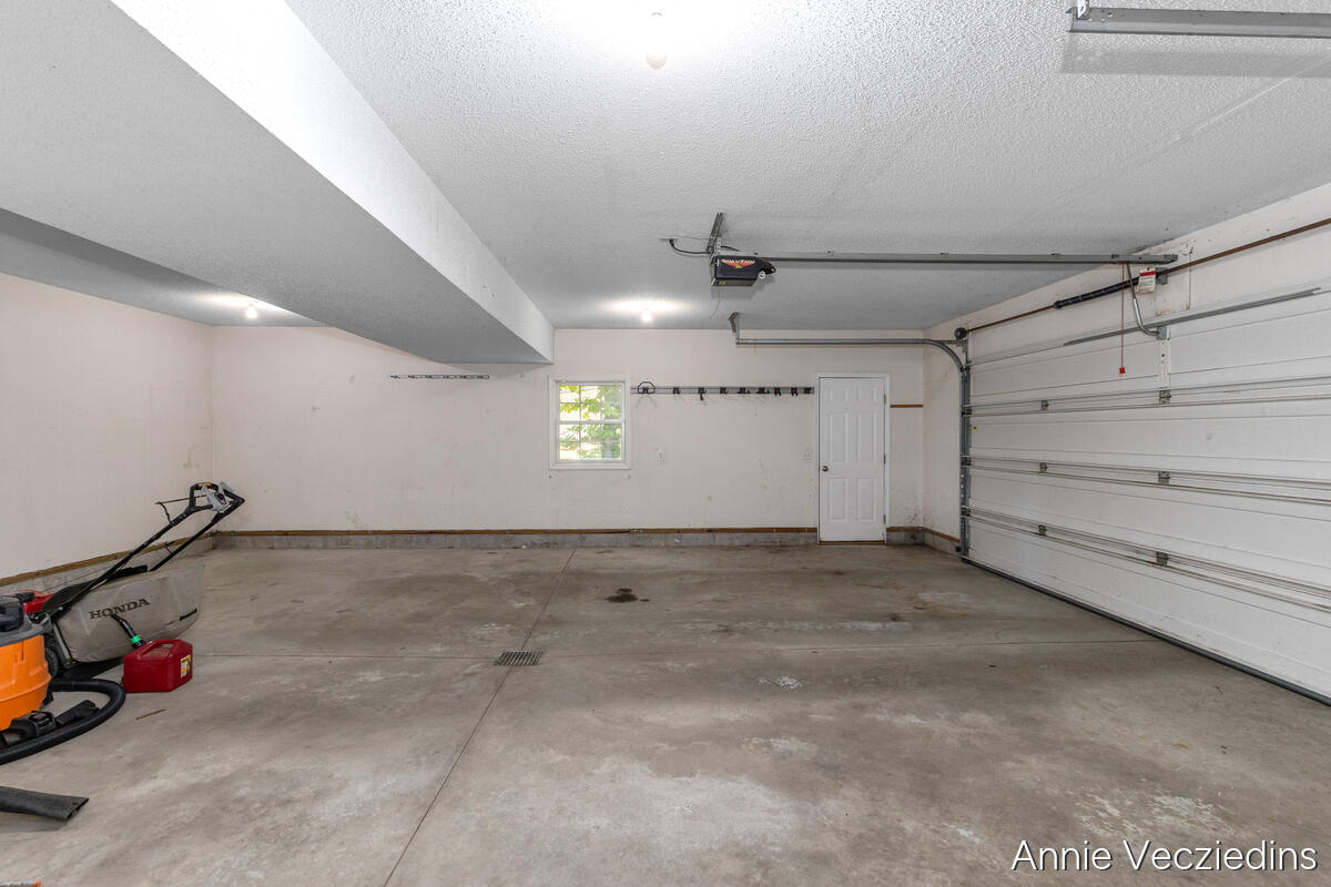 15096 Oakland Street Spring Lake, MI 49456 - Photo 28 of 41 15096-Oakland_024