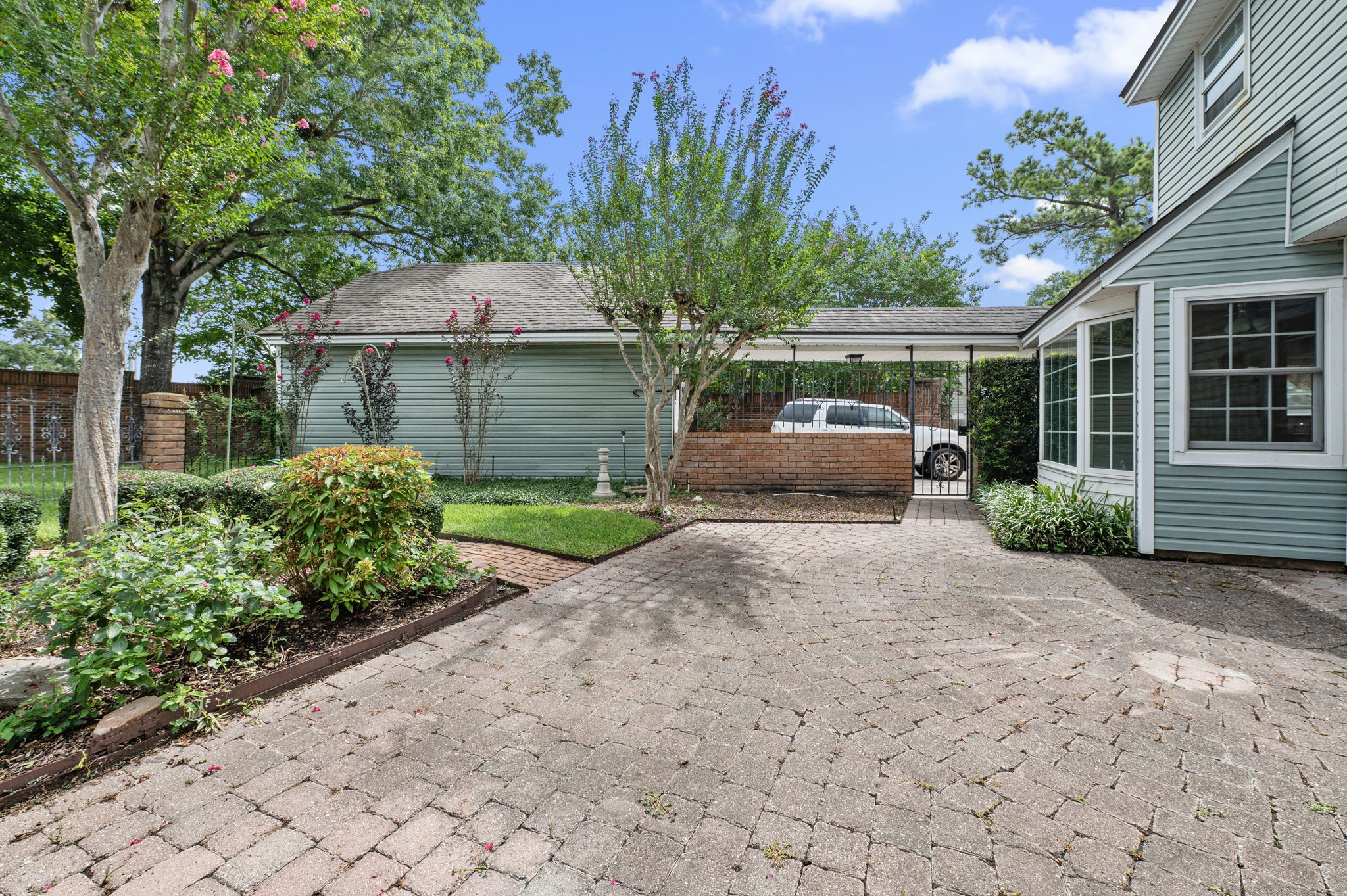 14302 Apple Tree Road Houston, TX 77079 - Photo 35 of 44 Back patio