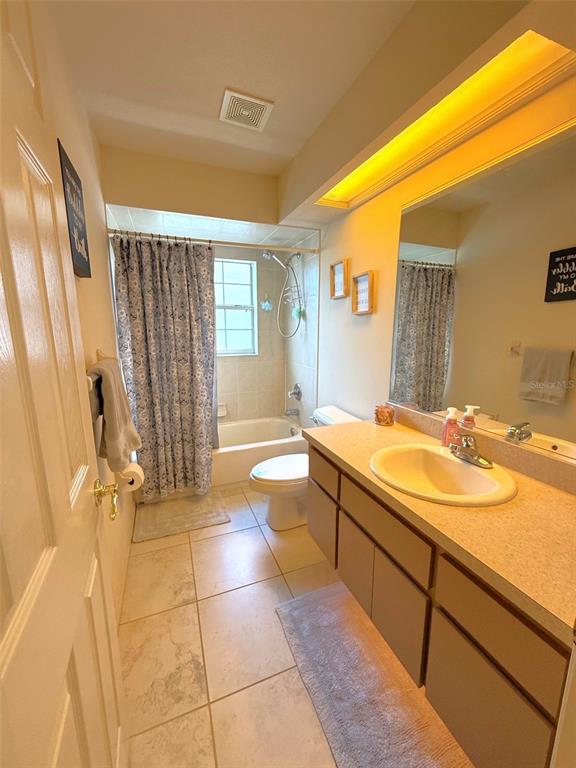 4980 Southeast 47th Terrace Road Ocala, FL 34480 - Photo 36 of 54 a spacious bathroom with a tub sink and mirror