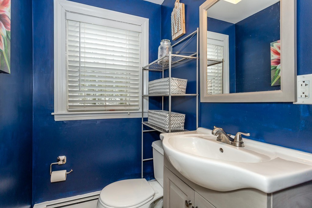 18 Roberts Road Canton, MA 02021 - Photo 8 of 19 Gallery Image 8