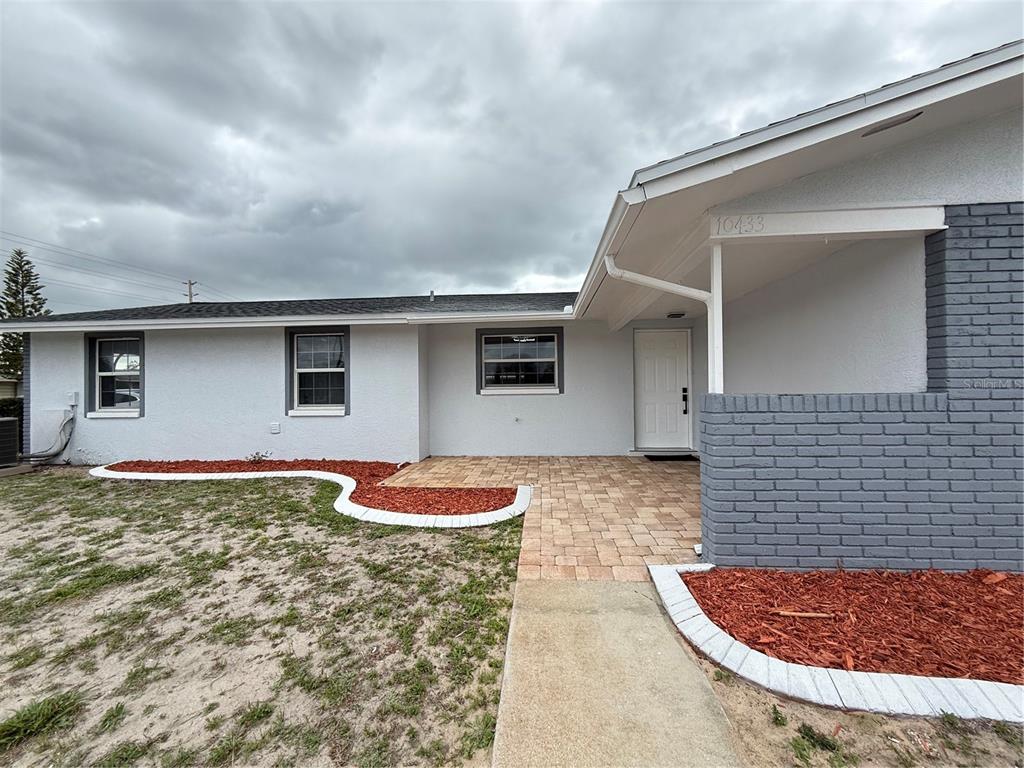 10433 Laburnum Drive Port Richey, FL 34668 - Photo 2 of 26 a backyard of a house