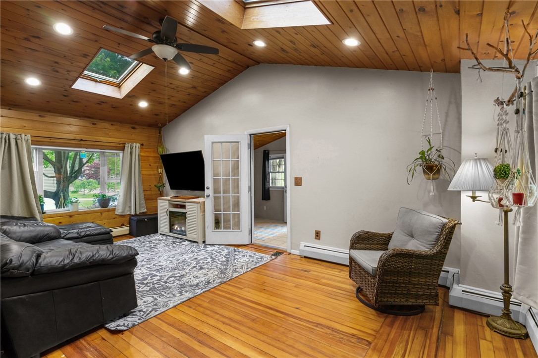 16 Spectacle Avenue Warwick, RI 02888 - Photo 4 of 35 Gallery Image 4