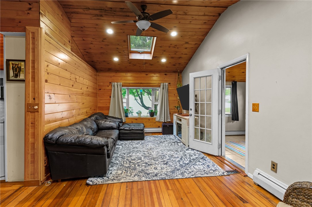 16 Spectacle Avenue Warwick, RI 02888 - Photo 6 of 35 Gallery Image 6