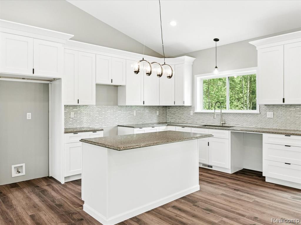 9711 Crawford Road Columbus, MI 48063 - Photo 6 of 36