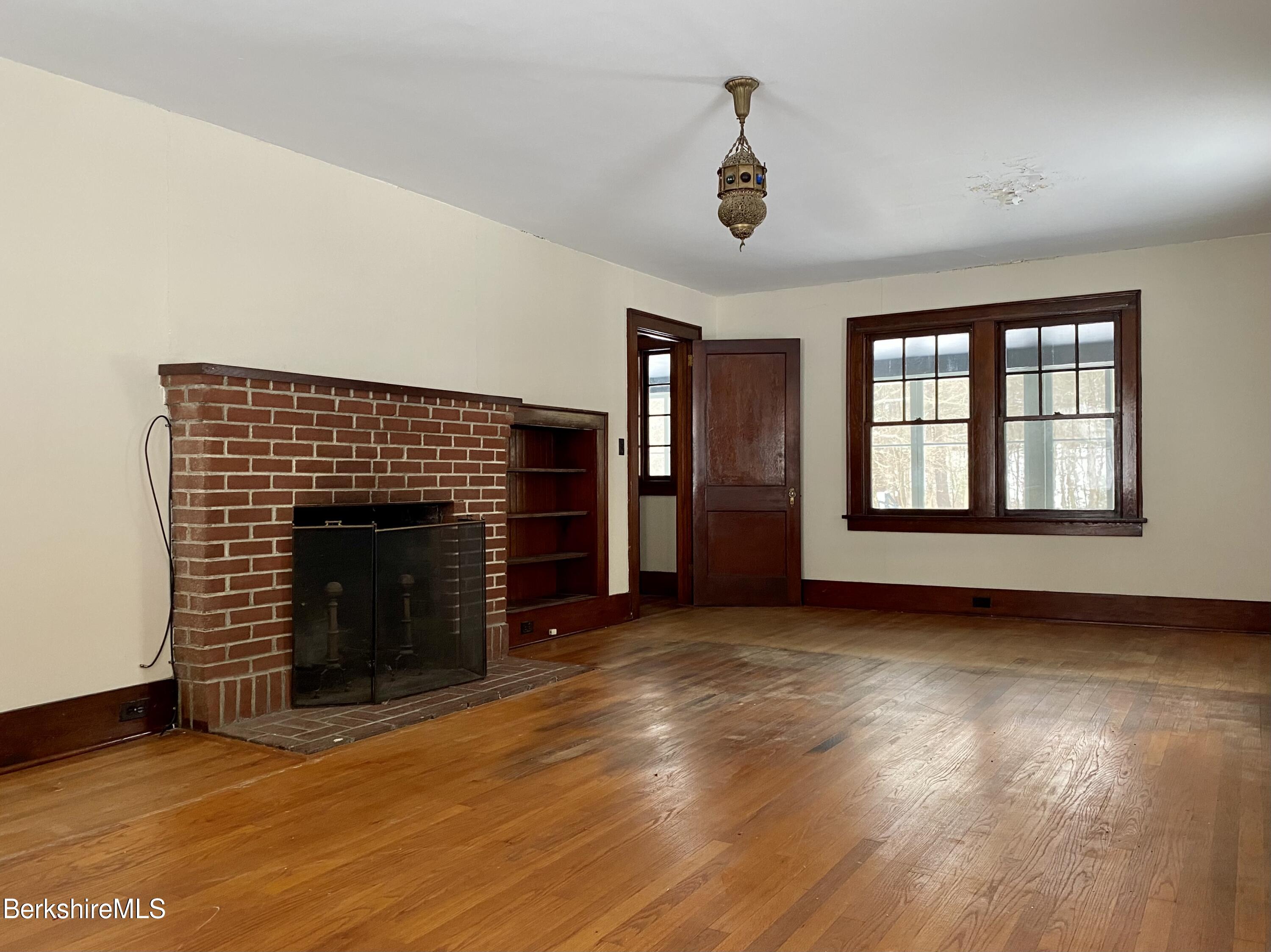 91 Pixley Road Monterey, MA 01230 - Photo 5 of 17 LIVING ROOM
