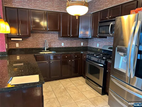 $3,200 | 107-119 Harrison Avenue, Unit 402, Harrison, NJ 07029