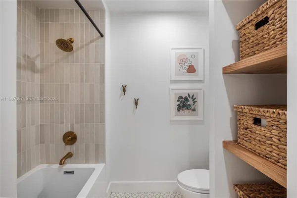 a view of a house with backyard and a garden