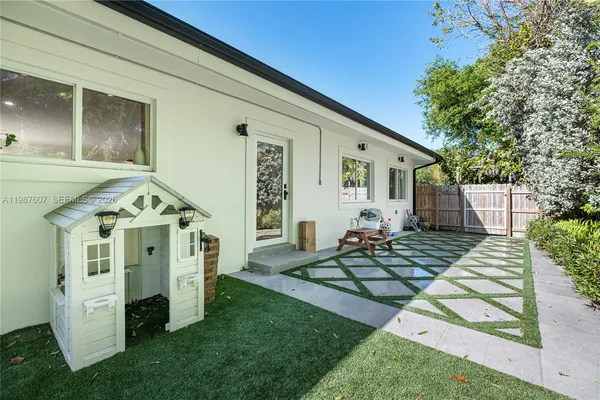 $2,850,000 | 10235 Southwest 58th Court, Pinecrest, FL 33156