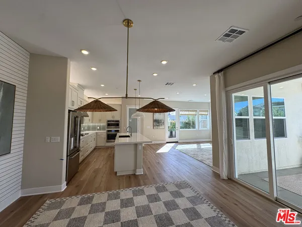 $6,300 | 406 Clipper, Irvine, CA 92618