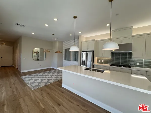 $6,300 | 406 Clipper, Irvine, CA 92618