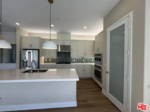 $6,300 | 406 Clipper, Irvine, CA 92618
