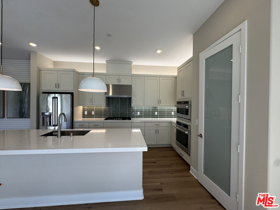 406 Clipper Irvine, CA 92618 - Photo 5 of 22