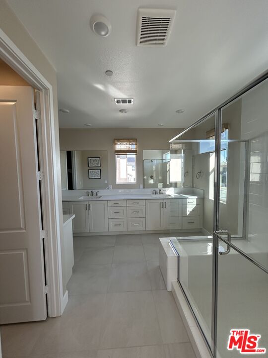 406 Clipper Irvine, CA 92618 - Photo 10 of 22