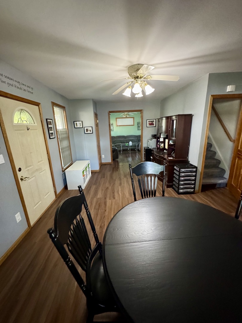 301 West Jackson Street Ohio, IL 61349 - Photo 21 of 32 a living room with furniture and a window
