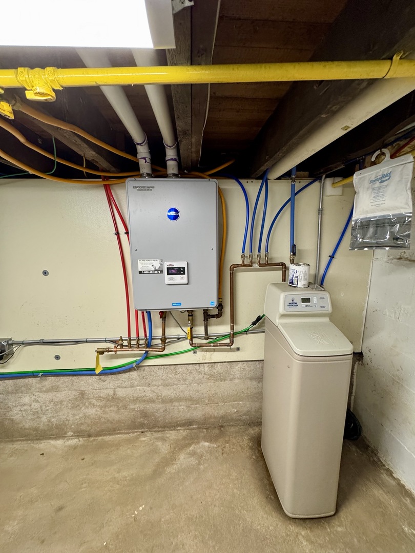 301 West Jackson Street Ohio, IL 61349 - Photo 29 of 32 a utility room with dryer and washer