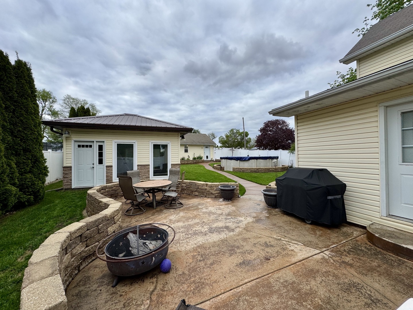 301 West Jackson Street Ohio, IL 61349 - Photo 6 of 32 a view of a backyard with table and chairs