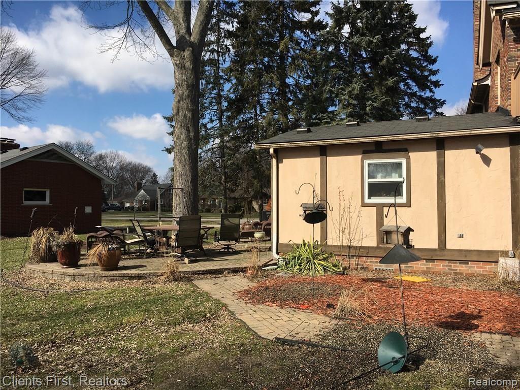 27157 Howell Road Redford, MI 48239 - Photo 43 of 46 IMG_4081.JPG
