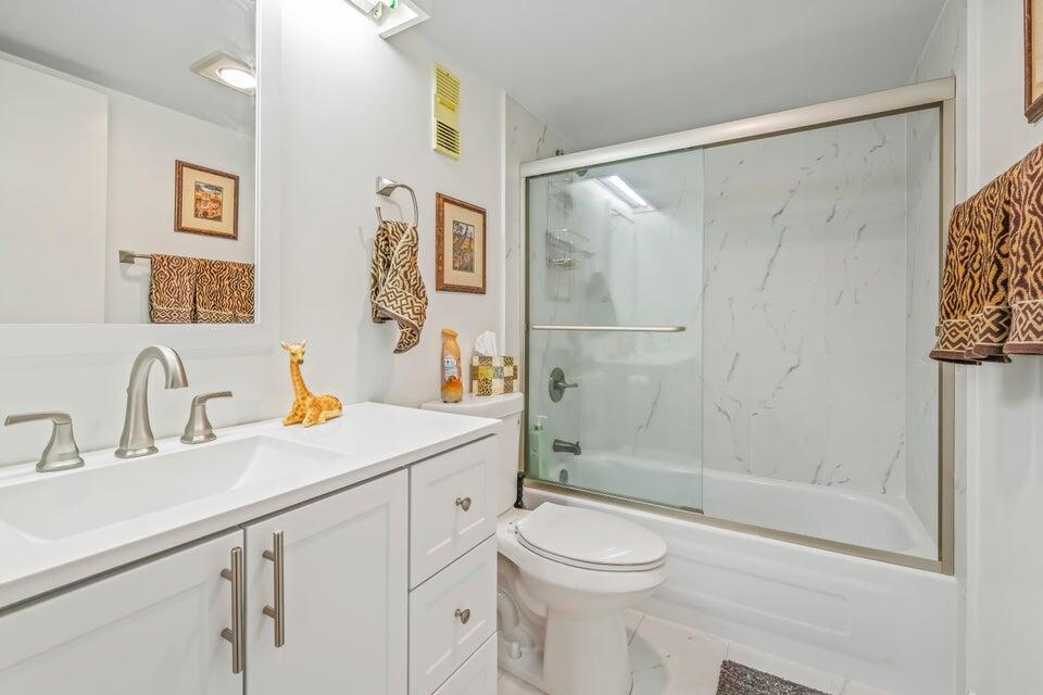 755 Dotterel Road, Unit 1105 Delray Beach, FL 33444 - Photo 15 of 24 Guest bath 1105