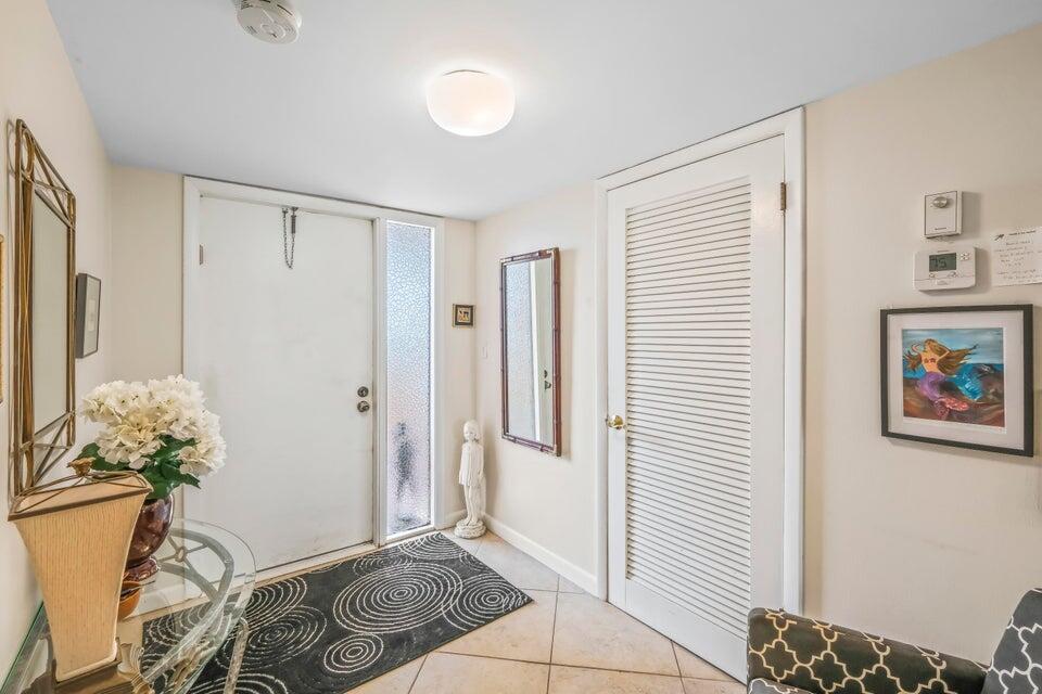 755 Dotterel Road, Unit 1105 Delray Beach, FL 33444 - Photo 5 of 24 Hallway 1105