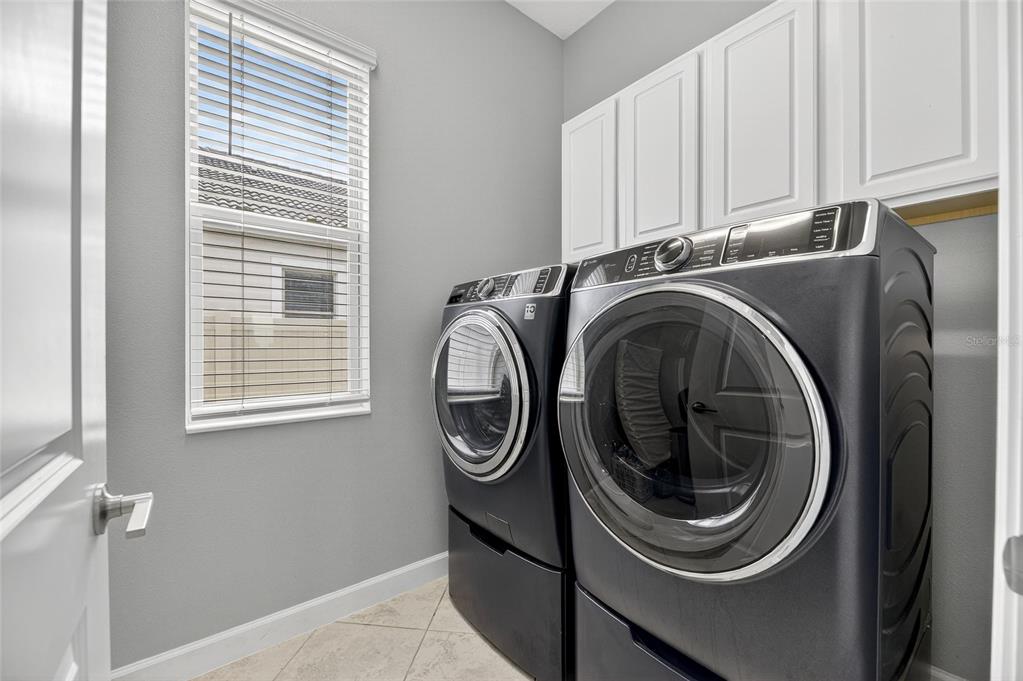 16805 Banner Shell Place Wimauma, FL 33598 - Photo 30 of 44 a utility room with dryer and washer