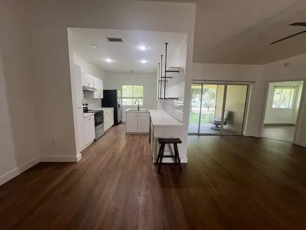 $2,900 | 16360 Malibu Drive, Weston, FL 33326