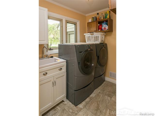 2248 South Shore Court Rochester Hills, MI 48307 - Photo 18 of 54