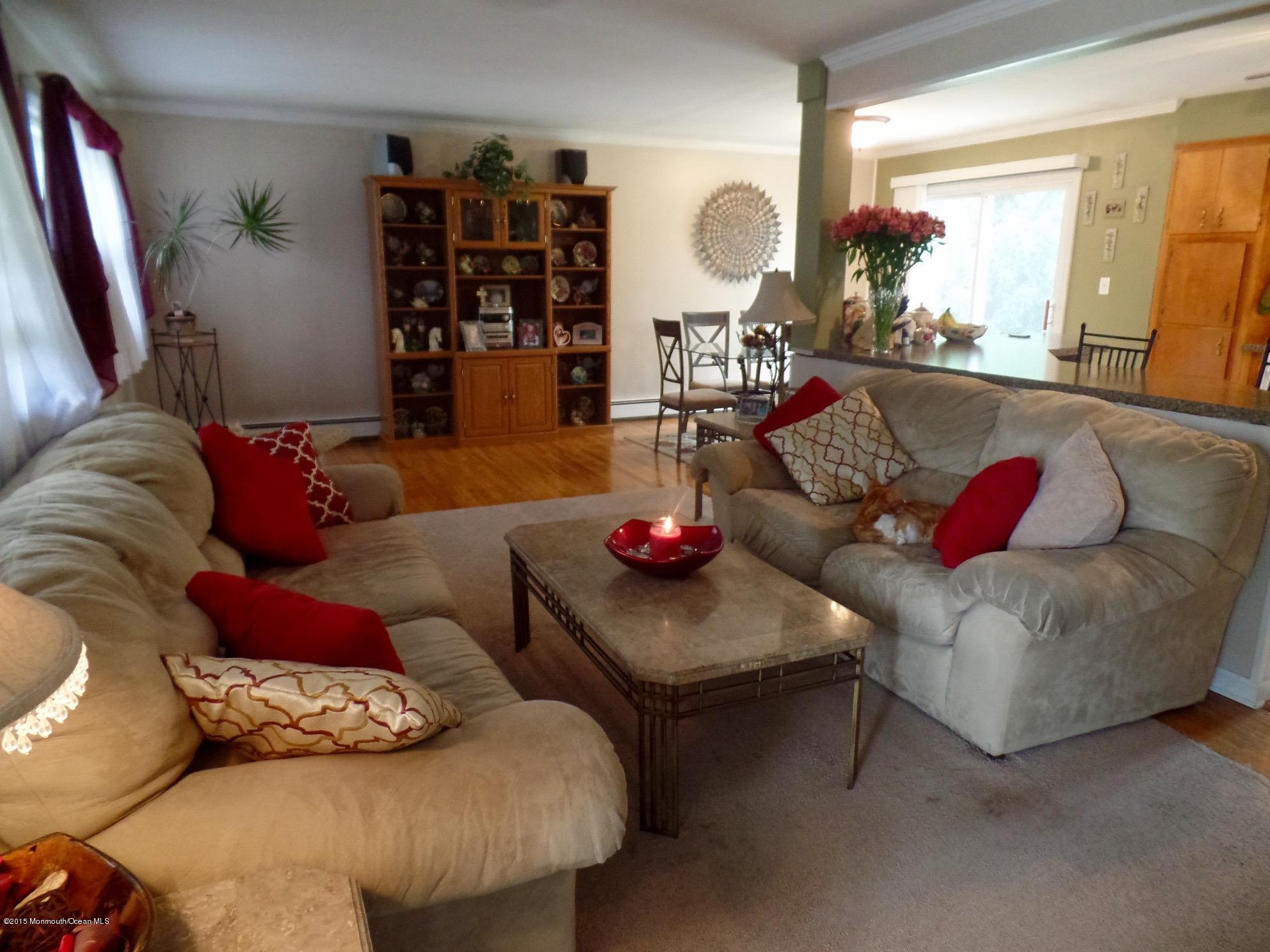 1 Oak Drive Jackson, NJ 08527 - Photo 3 of 20 living room