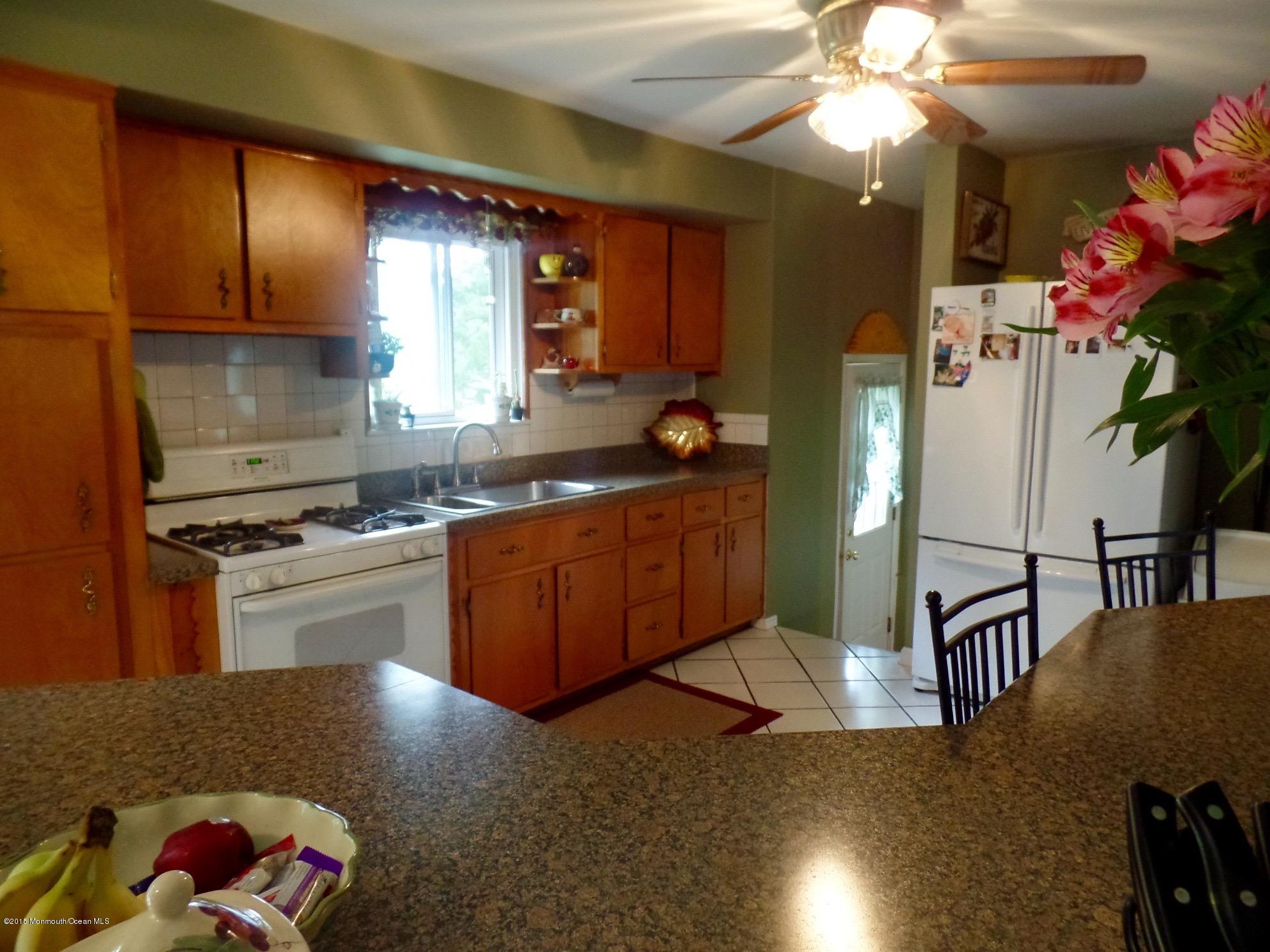 1 Oak Drive Jackson, NJ 08527 - Photo 7 of 20 kitchen