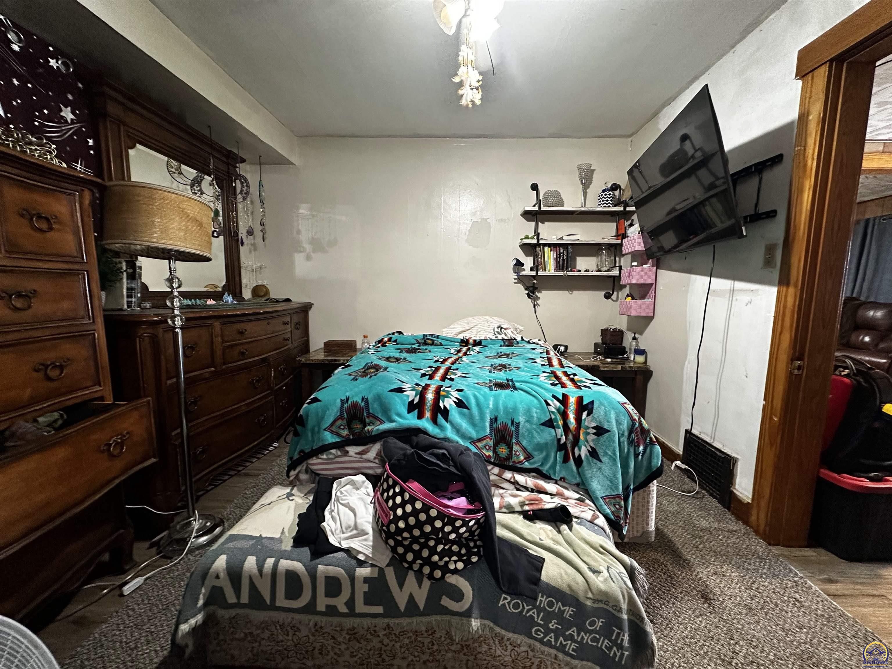 811 Southeast Branner Street Topeka, KS 66607 - Photo 11 of 34