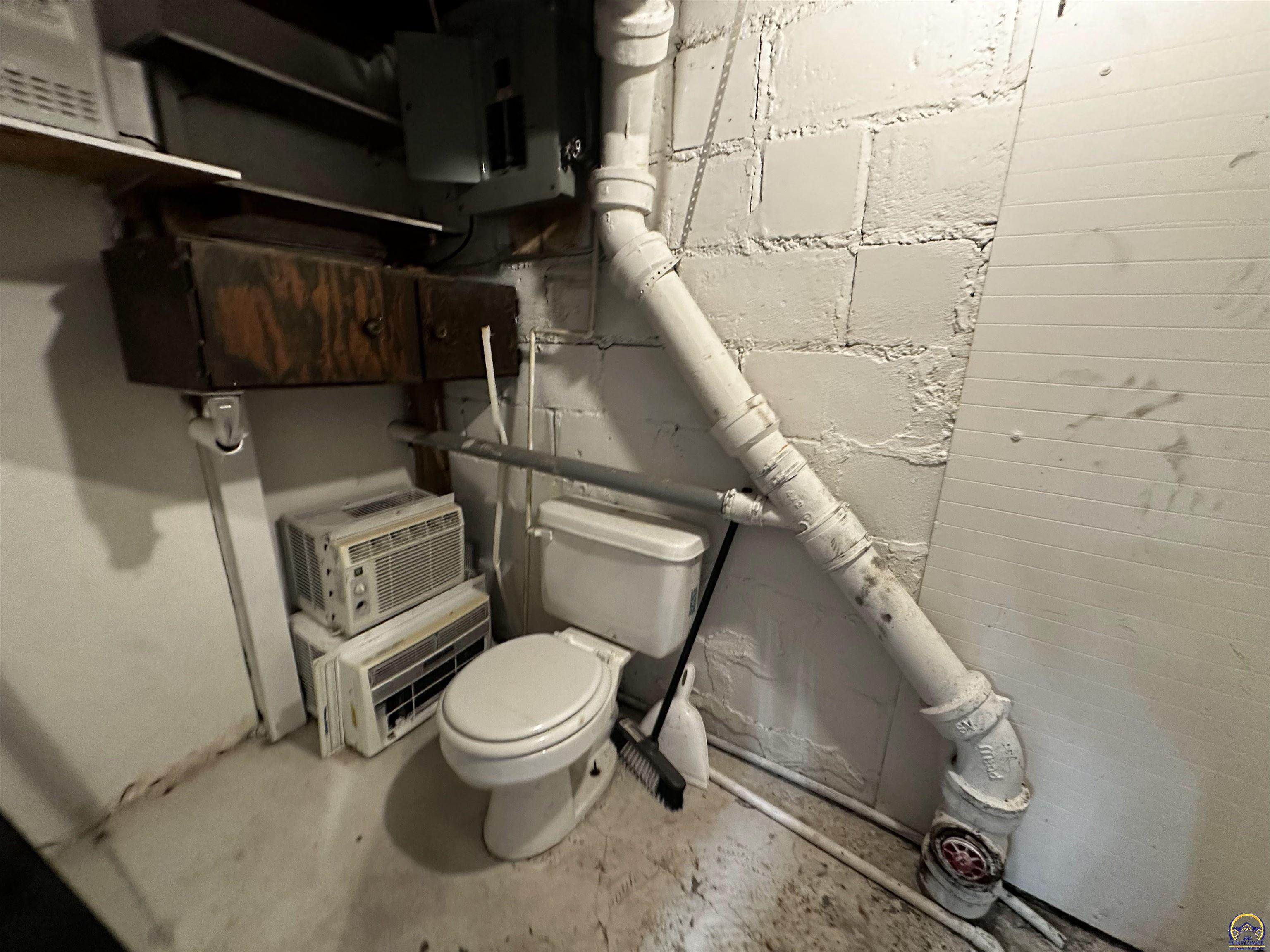 811 Southeast Branner Street Topeka, KS 66607 - Photo 24 of 34