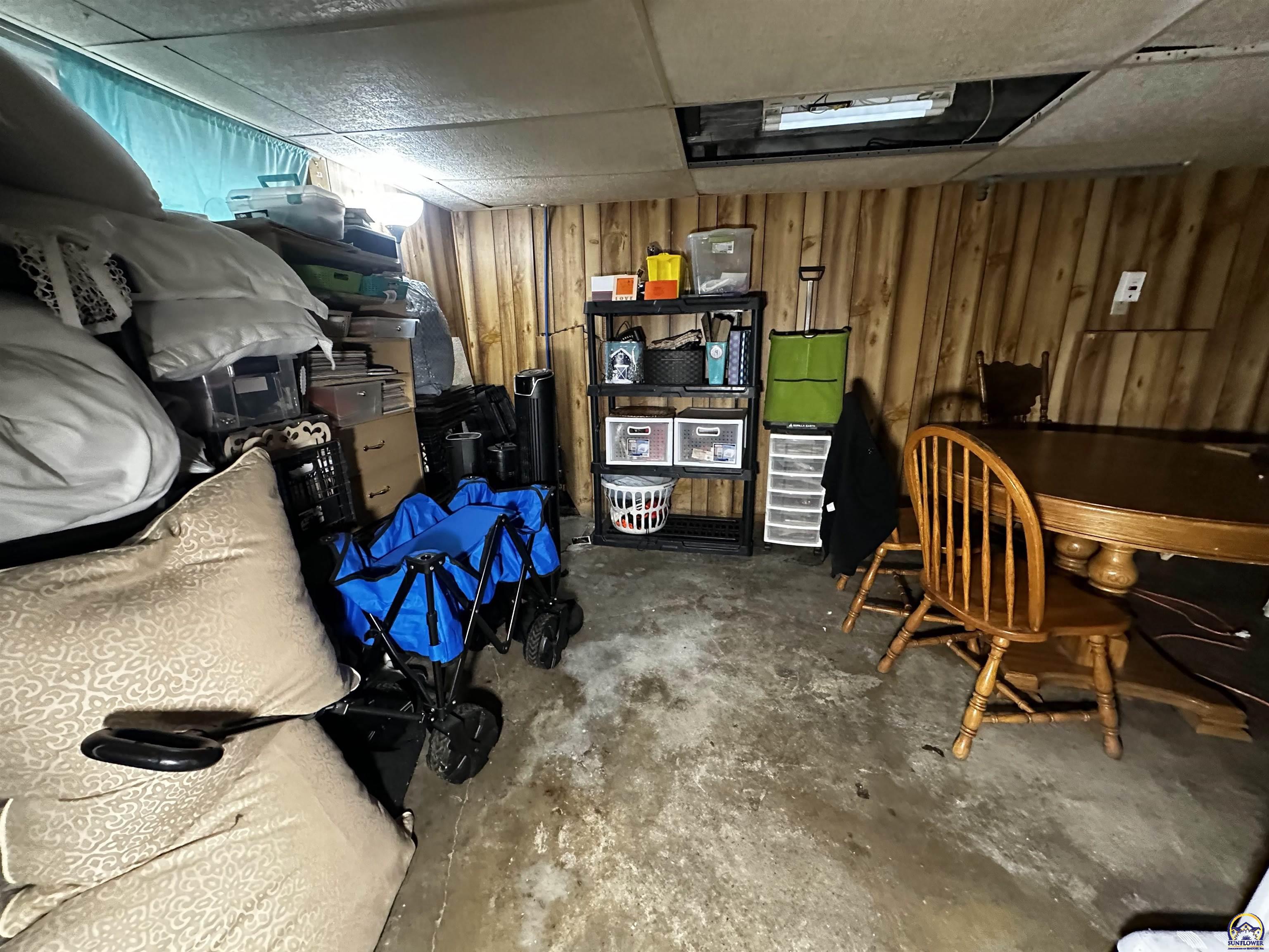 811 Southeast Branner Street Topeka, KS 66607 - Photo 25 of 34