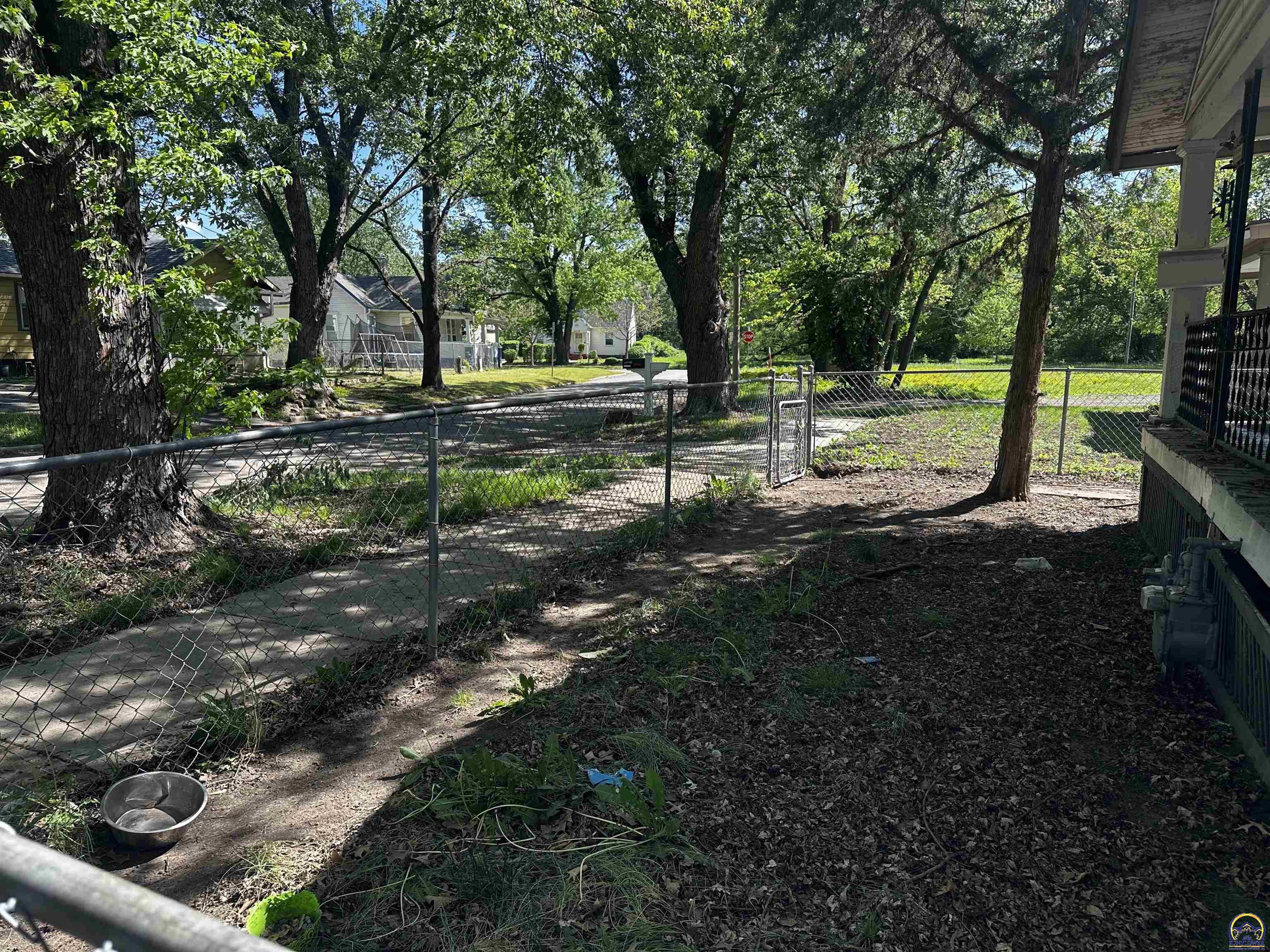 811 Southeast Branner Street Topeka, KS 66607 - Photo 4 of 34