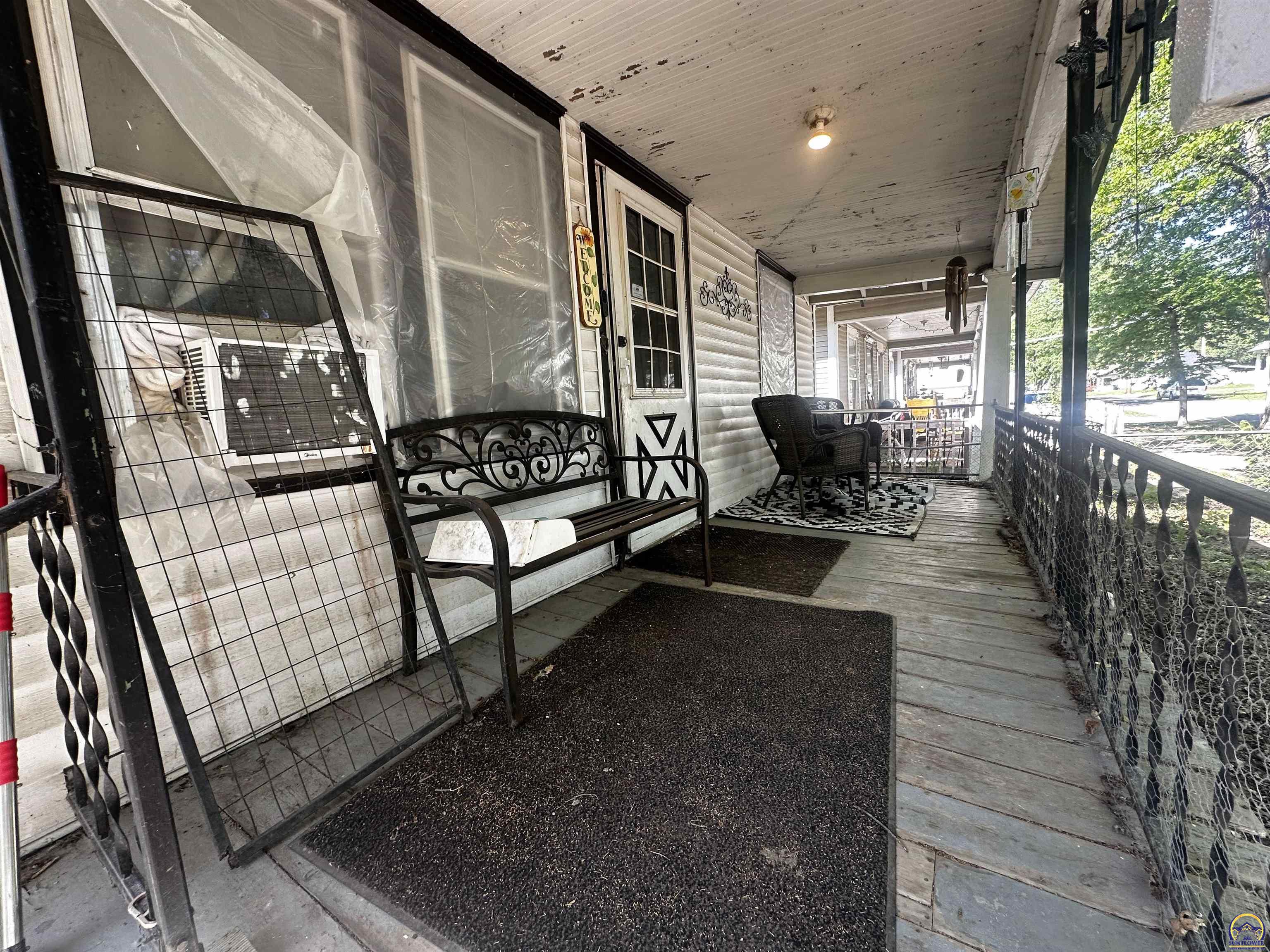 811 Southeast Branner Street Topeka, KS 66607 - Photo 5 of 34