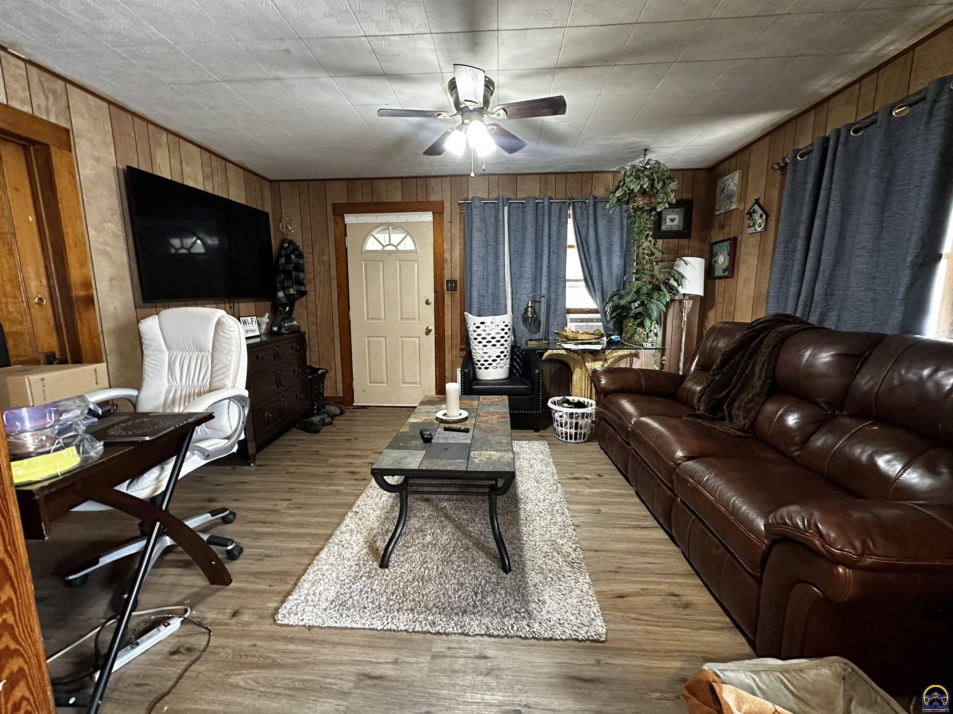 811 Southeast Branner Street Topeka, KS 66607 - Photo 6 of 34