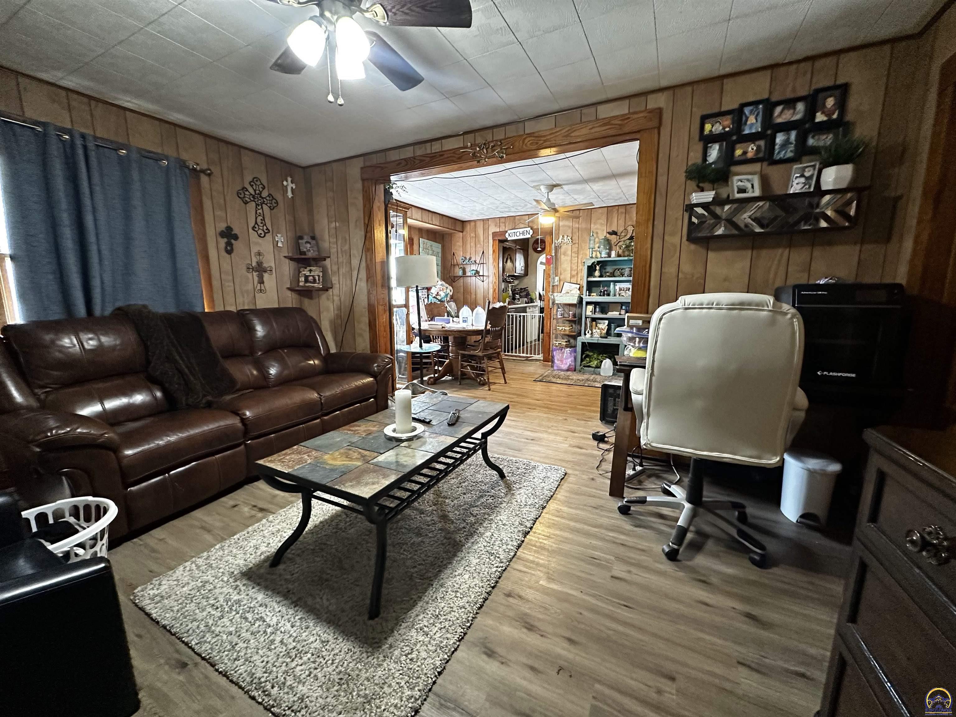 811 Southeast Branner Street Topeka, KS 66607 - Photo 7 of 34