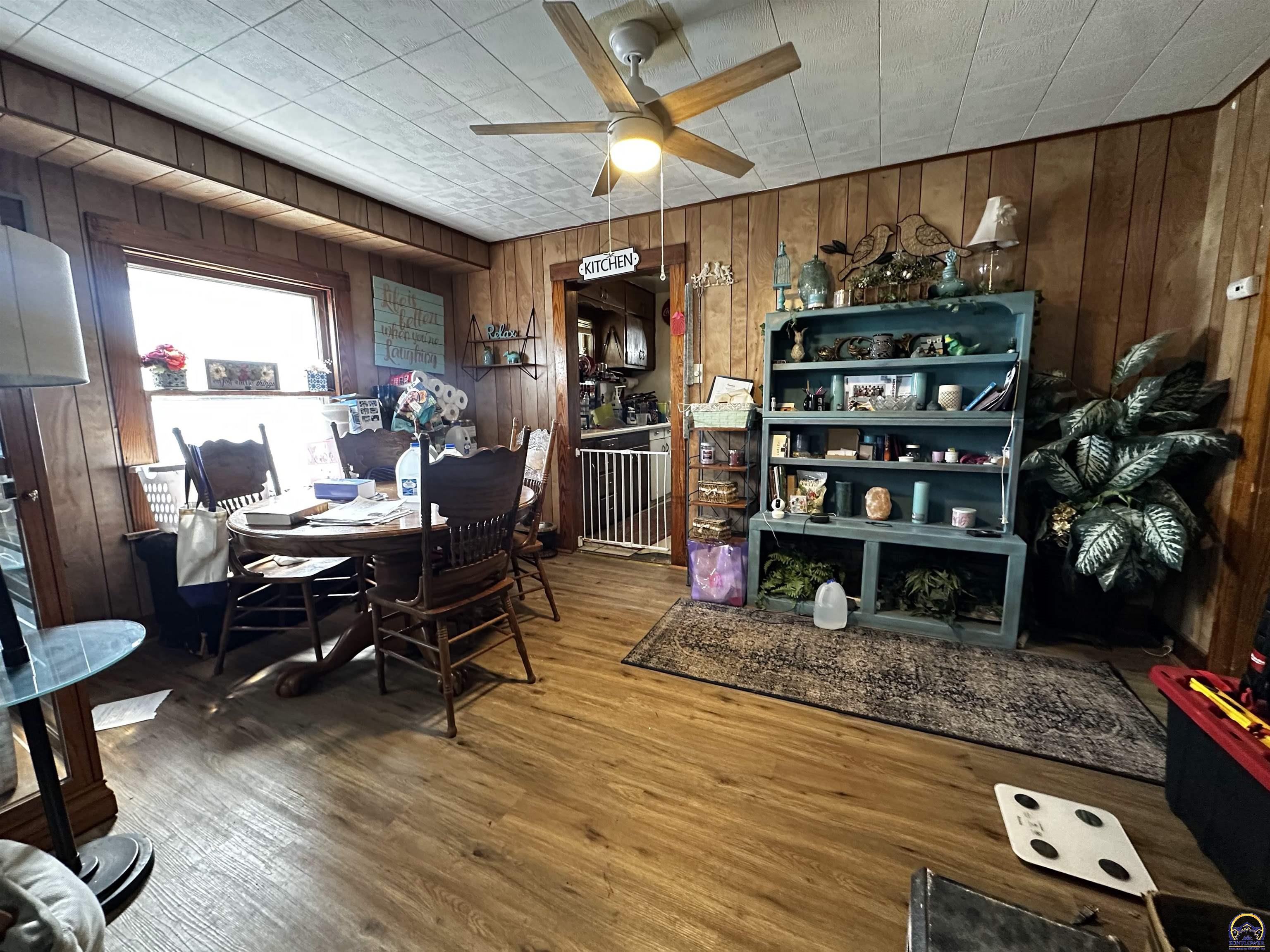 811 Southeast Branner Street Topeka, KS 66607 - Photo 8 of 34