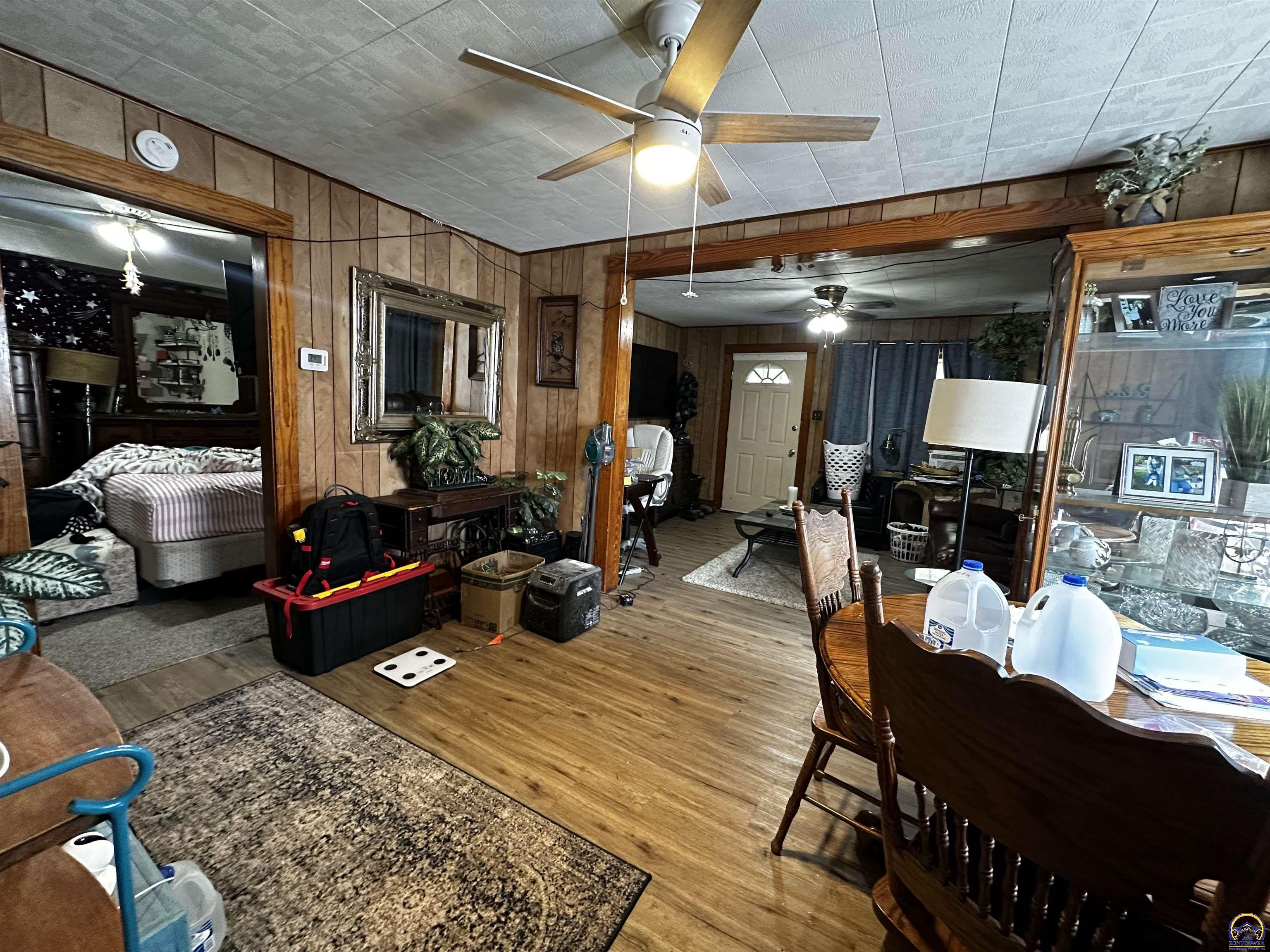 811 Southeast Branner Street Topeka, KS 66607 - Photo 9 of 34