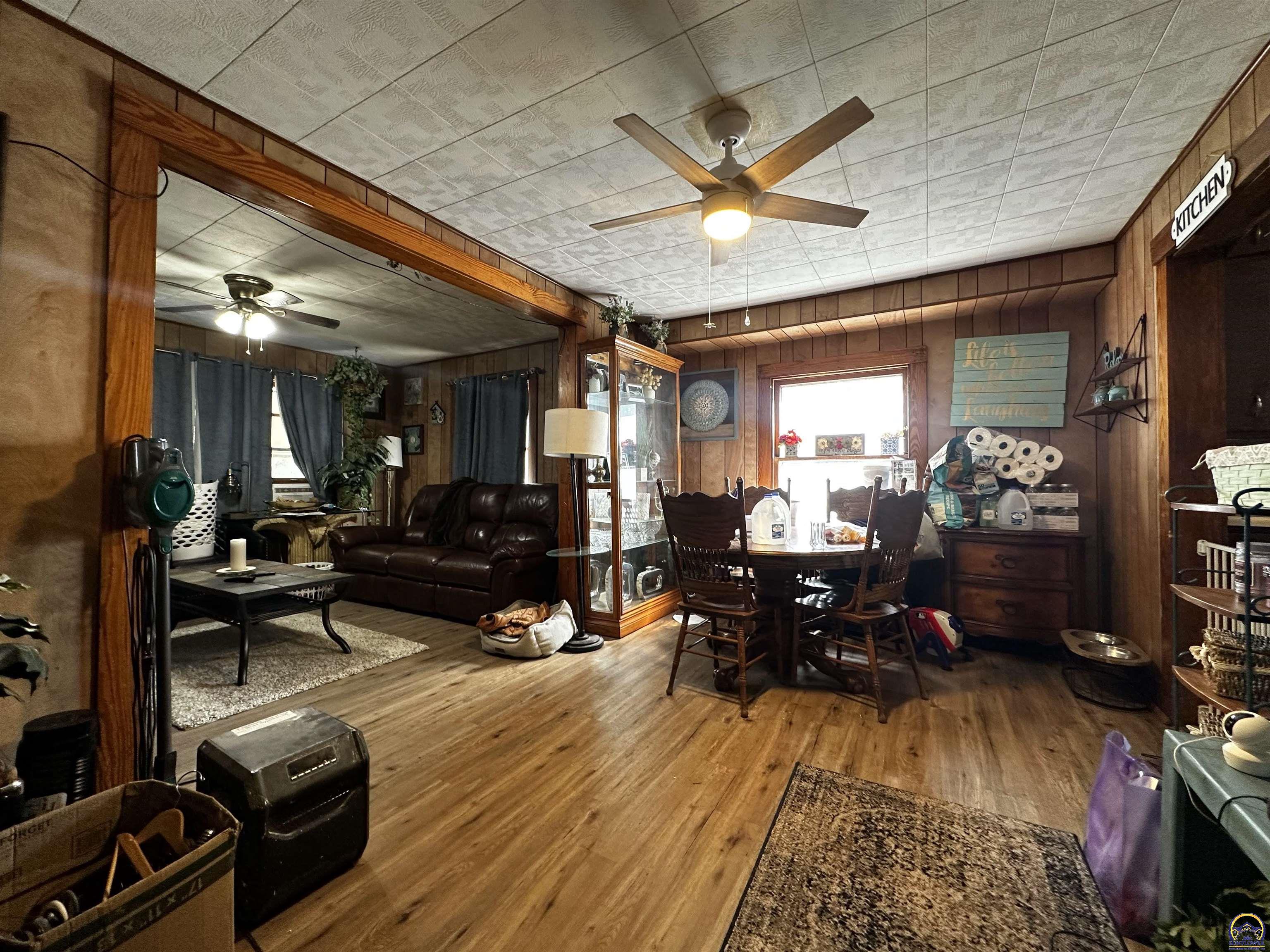 811 Southeast Branner Street Topeka, KS 66607 - Photo 10 of 34