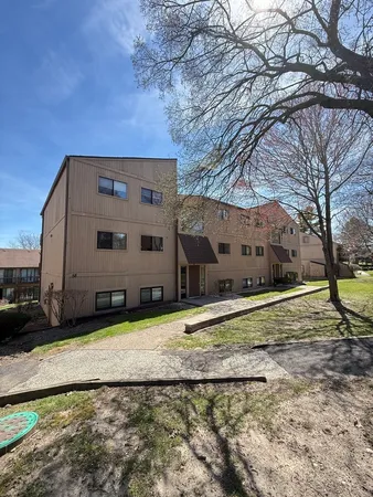 $160,000 | 58 Vail Colony, Unit 9, Fox Lake, IL 60020