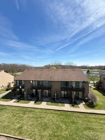 $160,000 | 58 Vail Colony, Unit 9, Fox Lake, IL 60020