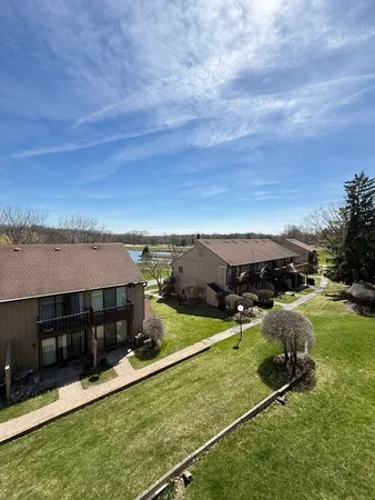 $160,000 | 58 Vail Colony, Unit 9, Fox Lake, IL 60020