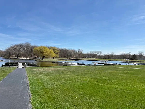 $160,000 | 58 Vail Colony, Unit 9, Fox Lake, IL 60020