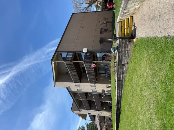 $160,000 | 58 Vail Colony, Unit 9, Fox Lake, IL 60020
