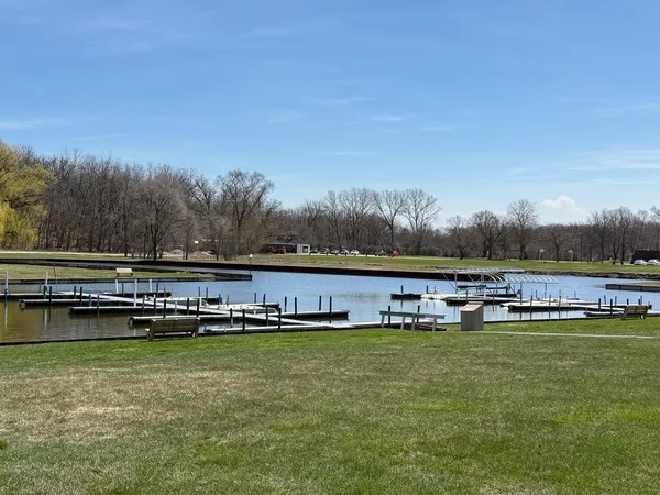 $160,000 | 58 Vail Colony, Unit 9, Fox Lake, IL 60020