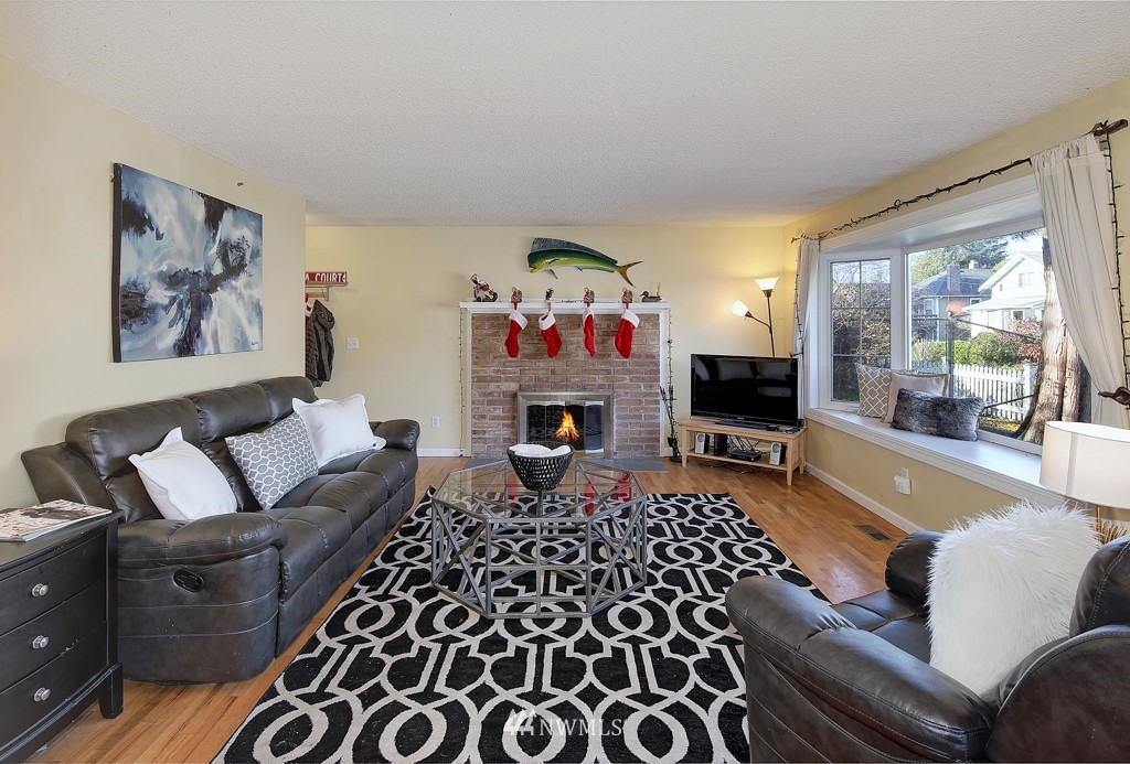 745 North 79th Street Seattle, WA 98103 - Photo 2 of 20 Gallery Image 2